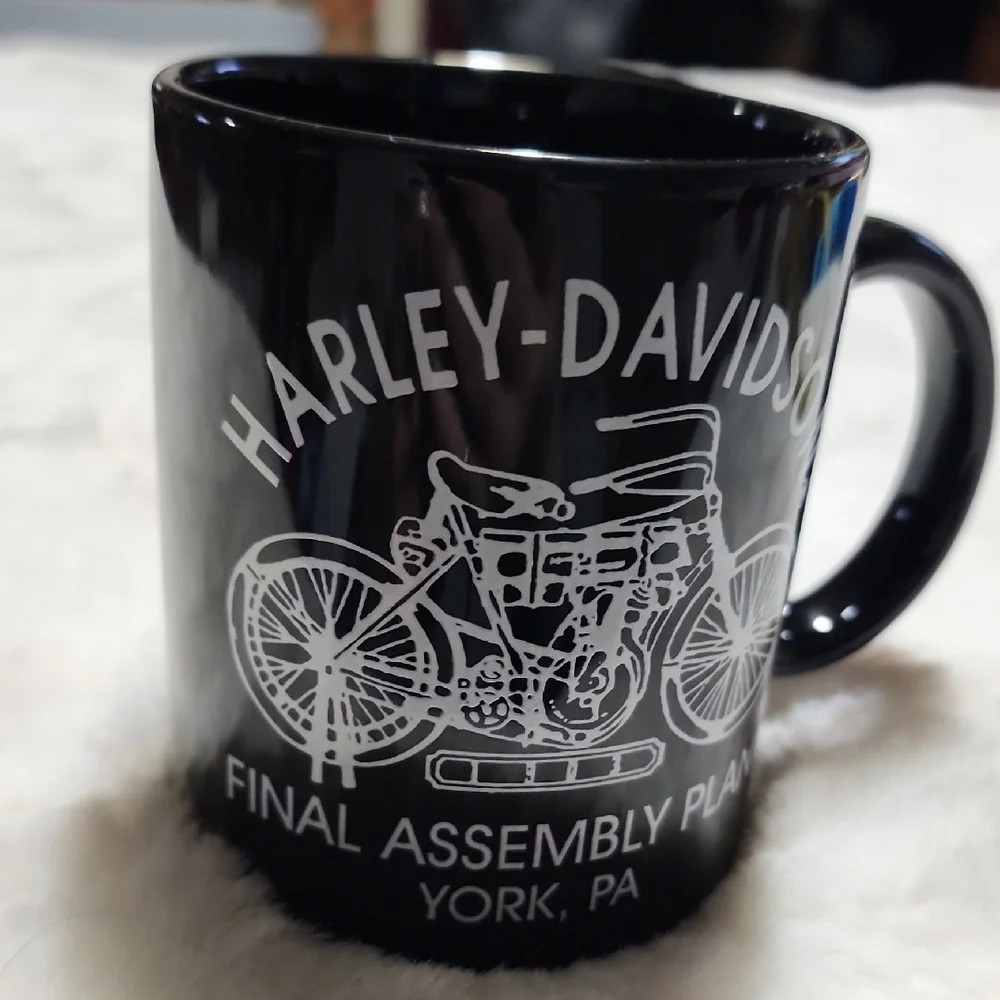 Harley-Davidson Black and White Mug.